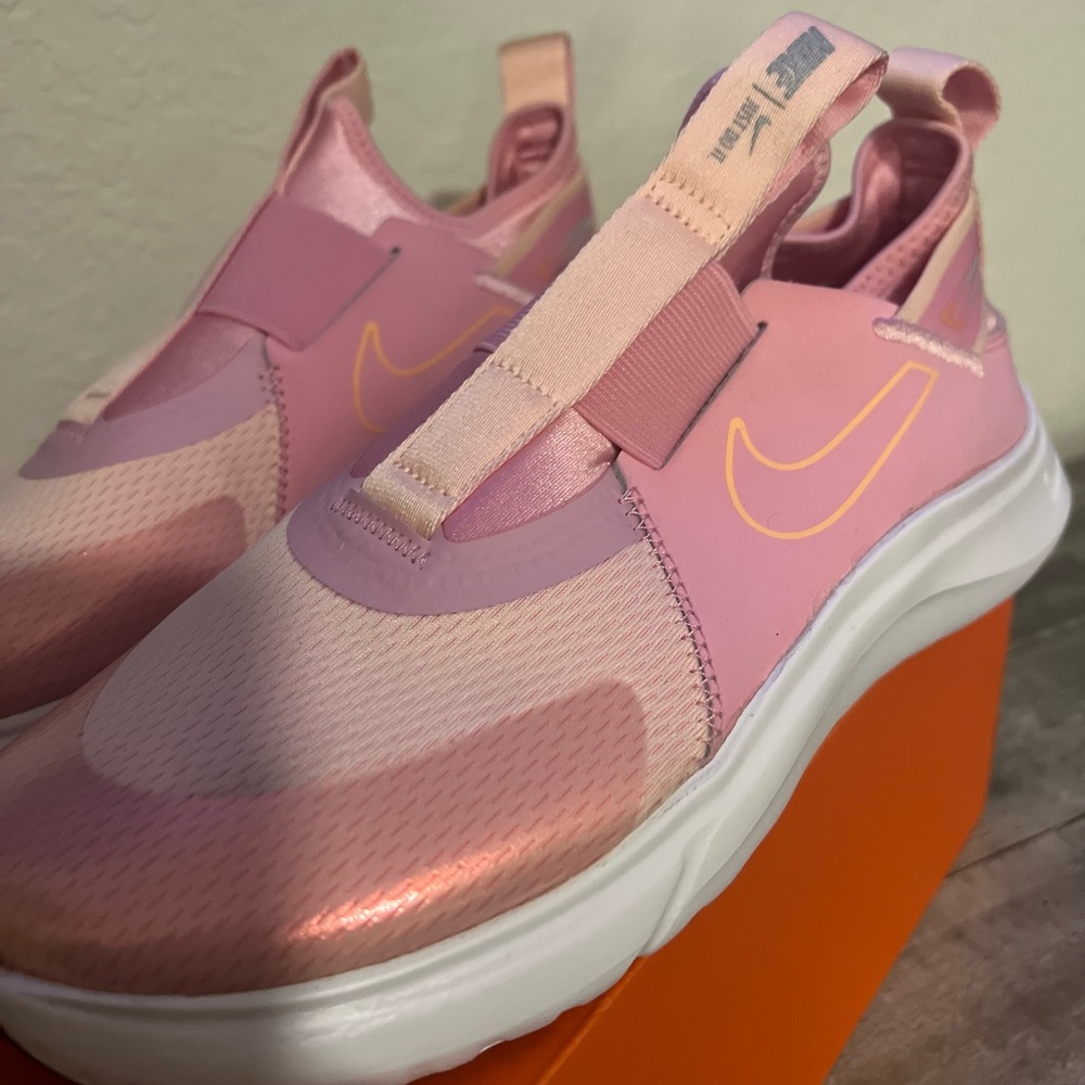 👟NIKE Sneakers 👟 Brand New!!